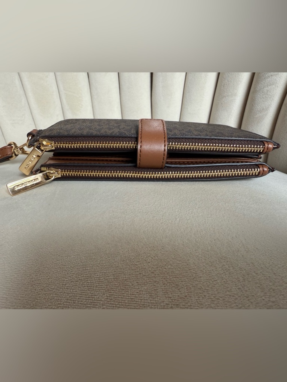 Michael Kors Jet Set Wristlet - Picture 6 of 11